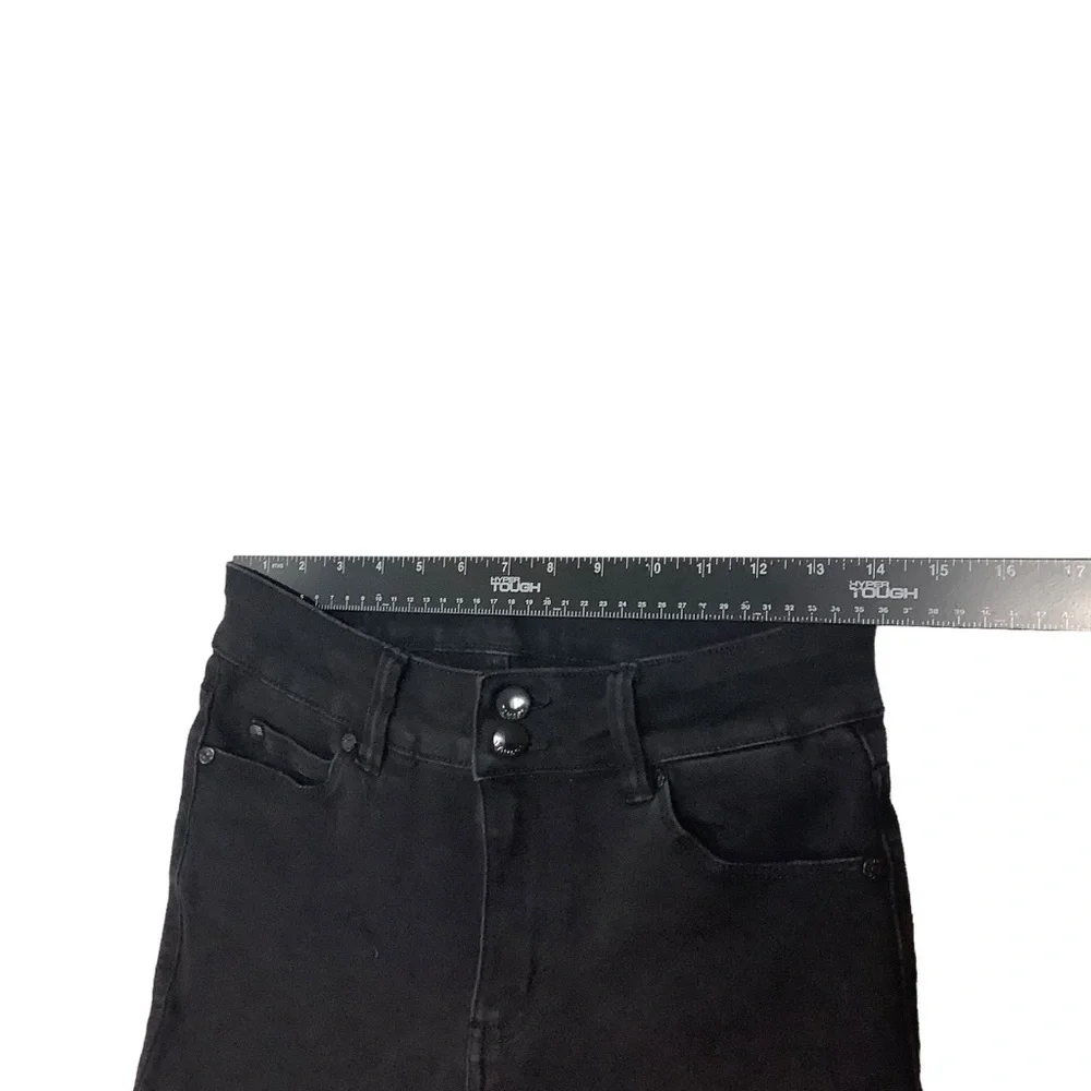 Tahari Black Jeans Sz 6 / 28 Skinny Style